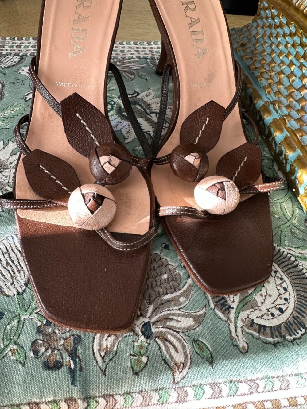 Prada 1990s brown rosebud kitten heels mules strappy leaf flower sandals 38 - Picture 8 of 10